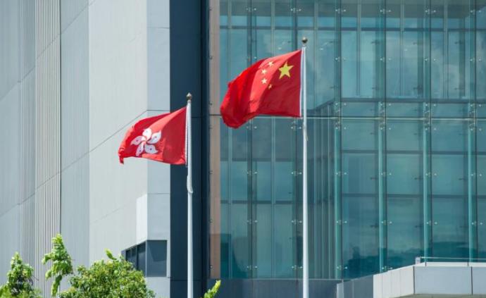 打开微信,点击