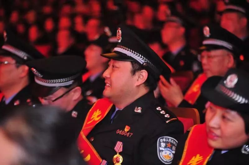 守初心、担使命、铸铁军 榆阳公安向人民报告