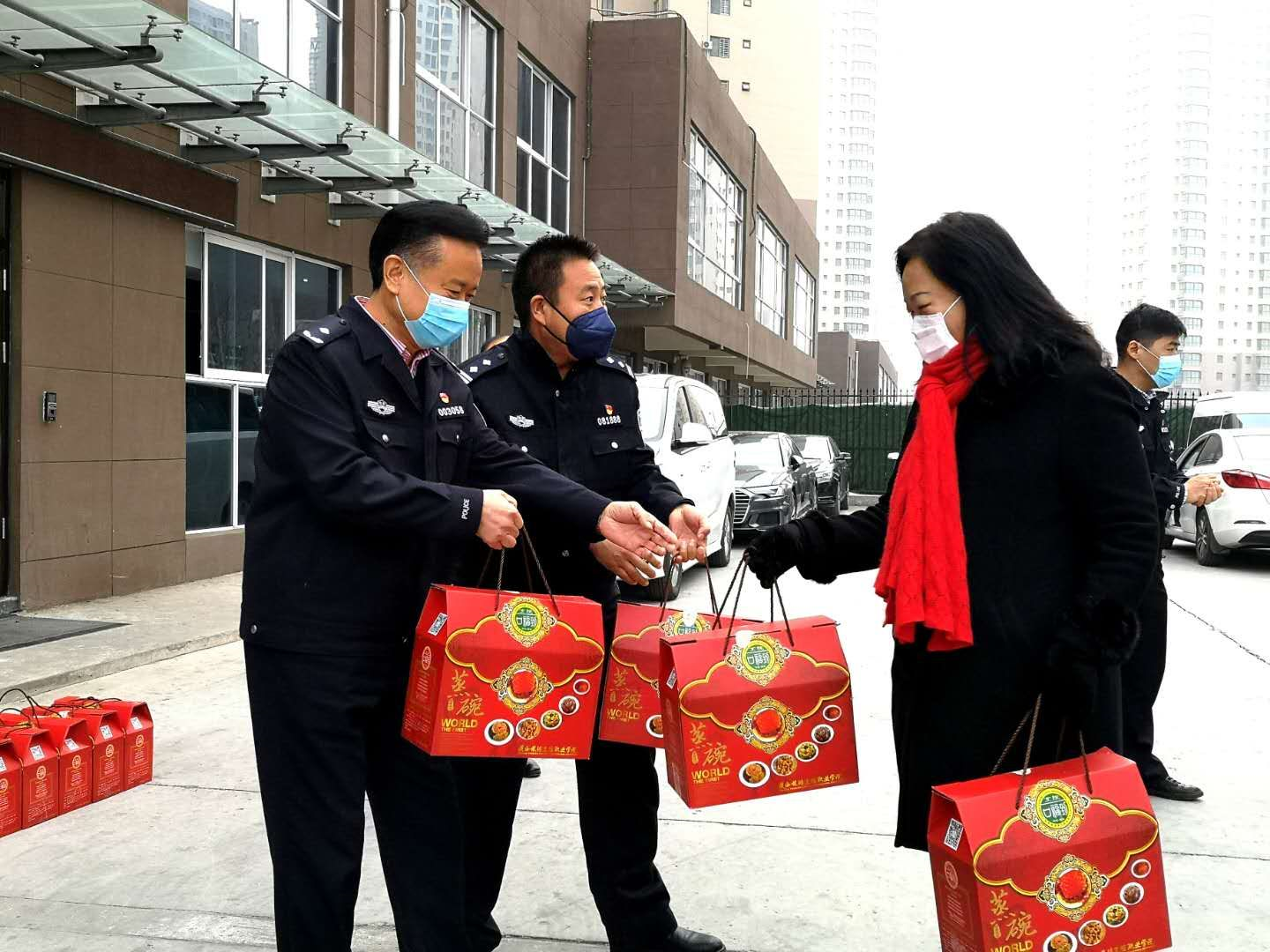 陕西旅游烹饪职业学院为抗疫一线送爱心物资