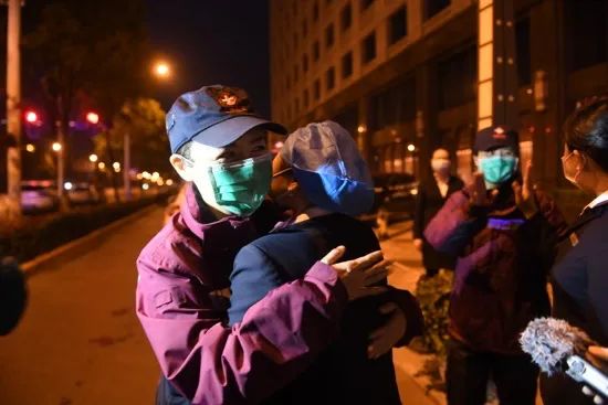 武汉居民人口_武汉居民身份证图片(2)