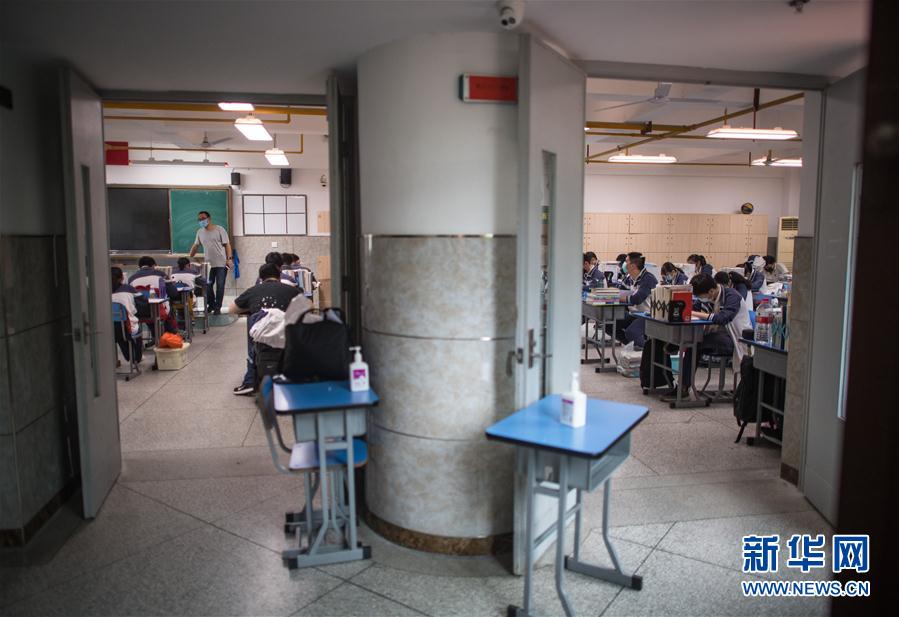 (聚焦疫情防控)(4)直击武汉高三年级复学现场