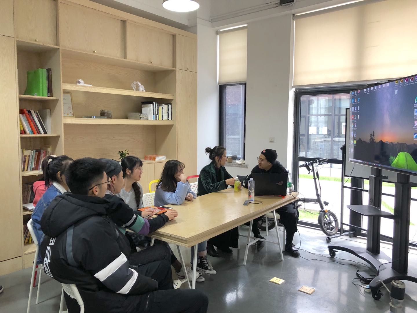 欧亚国际艺术硕士预科学生公益海报作品登录纽约时代广场 欧亚国际艺术硕士预科学生公益海报作品登录纽约时代广场