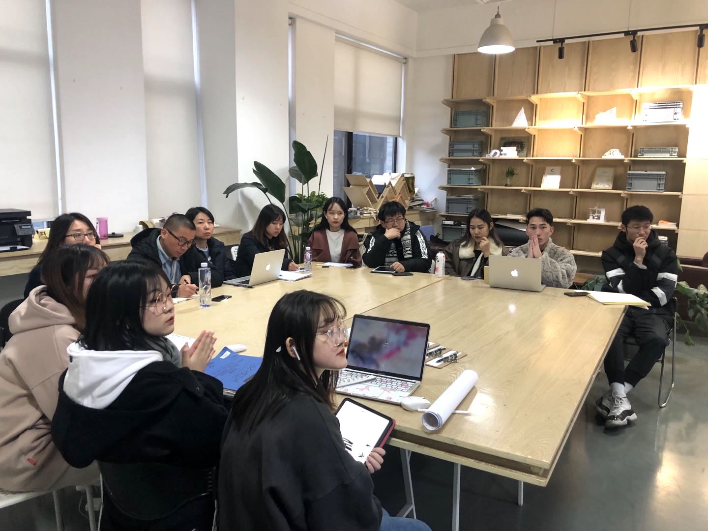 欧亚国际艺术硕士预科学生公益海报作品登录纽约时代广场 欧亚国际艺术硕士预科学生公益海报作品登录纽约时代广场