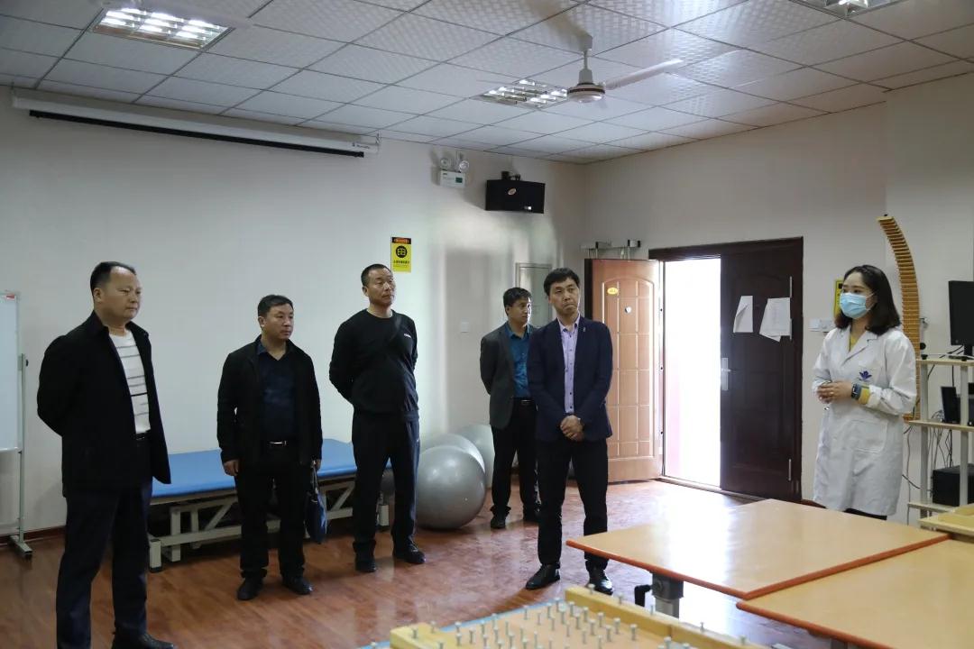 安康市岚皋县职教中心领导一行到西安海棠学院洽谈联合办学工作