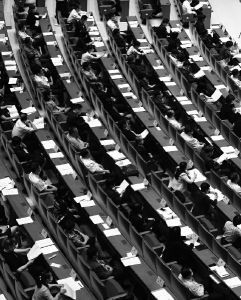 2020两会报告中GDP_中国gdp变化图