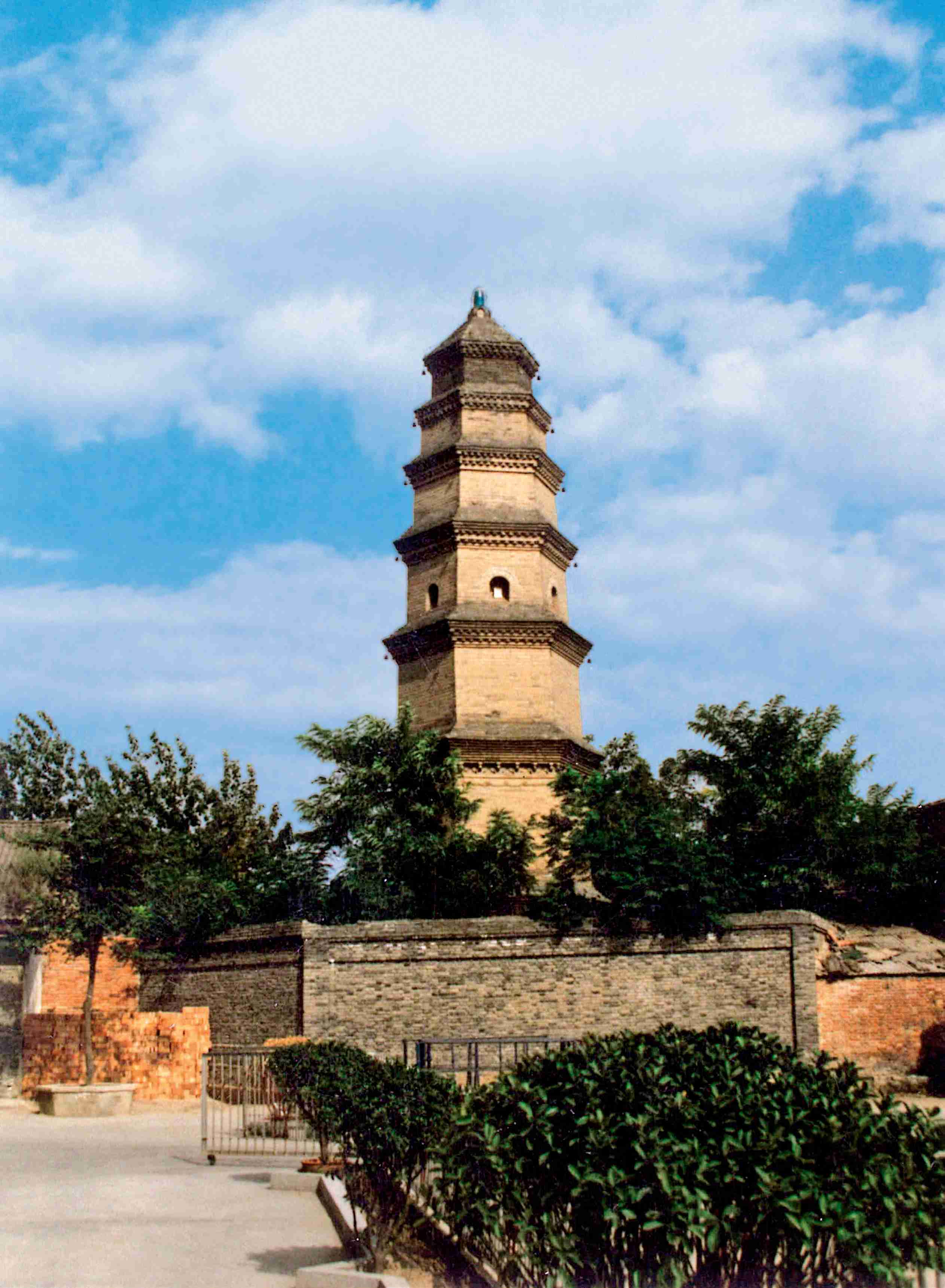 【携程攻略】陕西大雁塔（大慈恩寺）景点,唐代大雁塔原是唐朝皇帝为西行印度取得的佛经而建，塔前有玄奘的塑像…