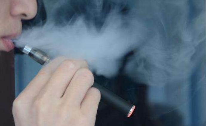 分享到微信朋友圈 打开微信,点击 " 发现 " ,使用 " 扫一扫 " 即可将