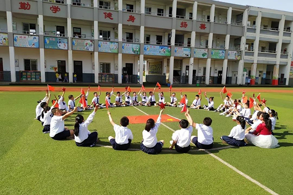 新闻频道 地市 汉中 日前,汉台区东关小学采取分散录播的形式,以"我