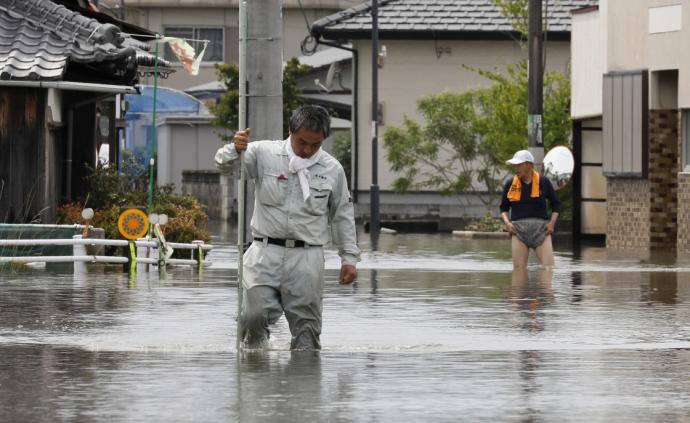 日本九州等地因暴雨引发洪灾,山体滑坡,已致62死17失踪