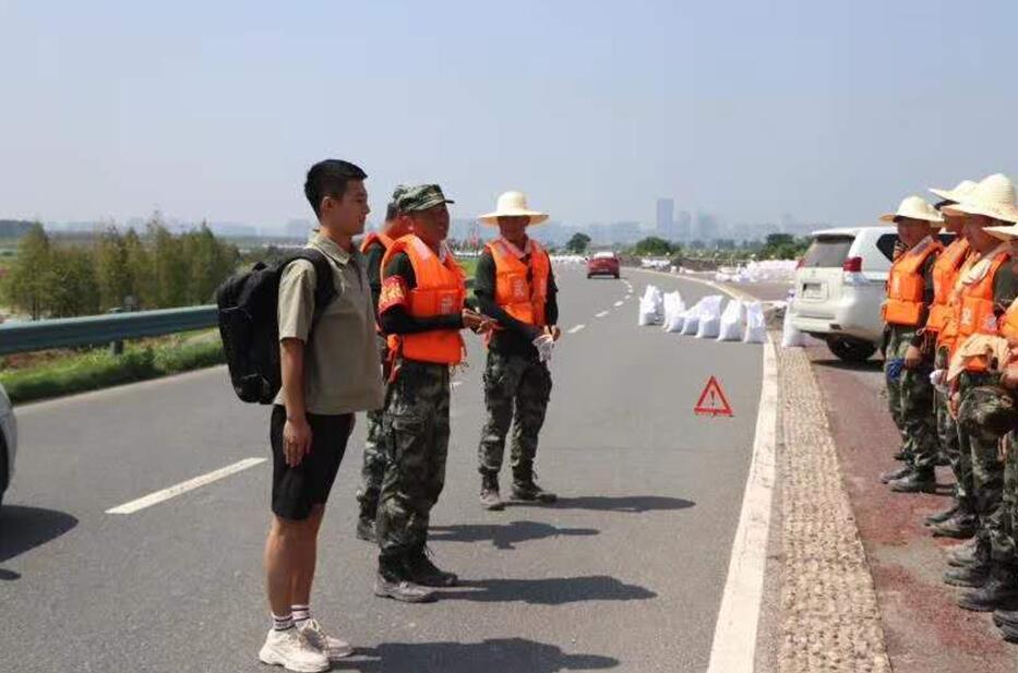 部队|洪水不退他不退！渭南籍退伍军人王啸哲瞒着家人远赴安徽抗洪