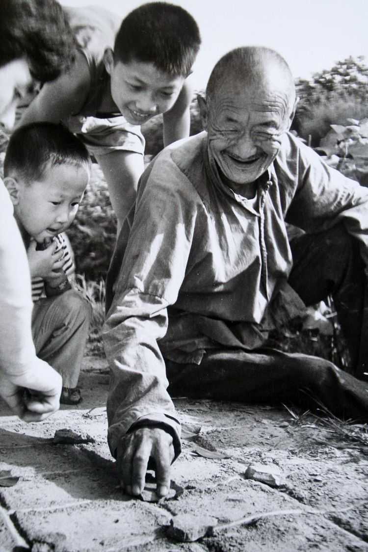新闻频道 陕西 闲来无事,翻看以前的照片,每一张老照片背后都有一个