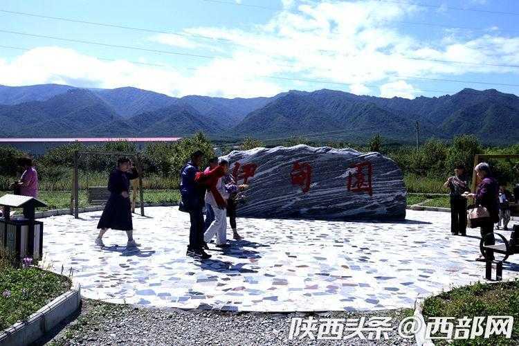 陕西太白县:昔日荒地变成旅游景点 太白伊甸园成网红打卡地