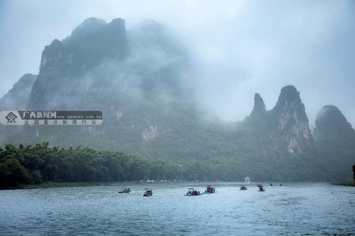 烟雨漓江如诗如画 桂林山水美不胜收(组图)