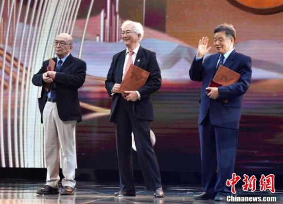 2020年金鹰奖赵丽颖_2020年全国快递业务量已超600亿件;王一博赵丽颖分获(2)