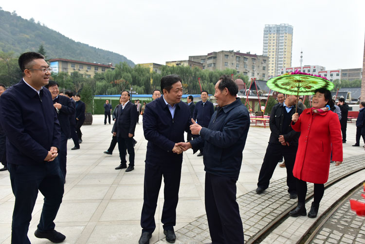 市委书记樊维斌带队观摩铜川市招商引资暨项目建设推进大会王益区项目