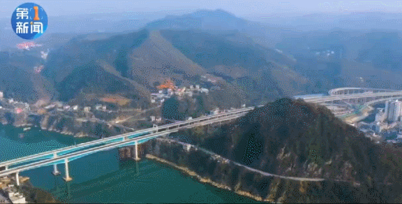 a5561358d2aee20a1a54cfc9652b4e32.gif