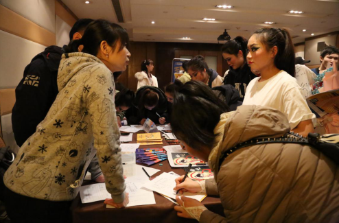 正在上传... 45877402df7b5797f8b301994bf84631.png