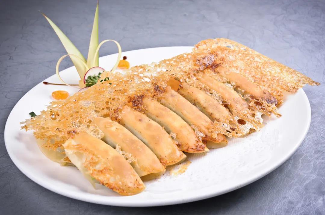 首页 美食西安饭庄的金奖锅贴堪称锅贴界的"扛把子—选用上好鲜