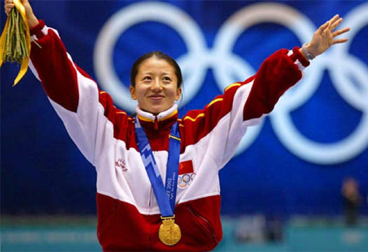 大杨扬获得了冠军!我们冬季运动史上第一枚奥运会的金牌诞生了!