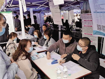 陕西医药类毕业生招聘会昨举行 5500余大