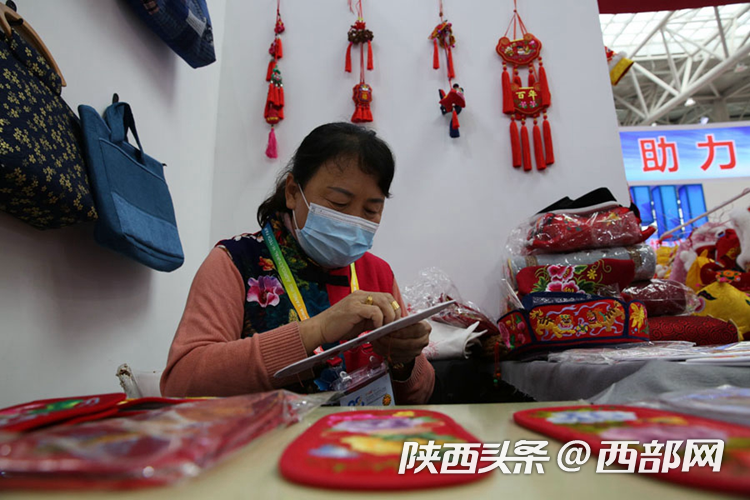 正在上传... 6eb77cf4ff863a1251372d7cc7017123.png