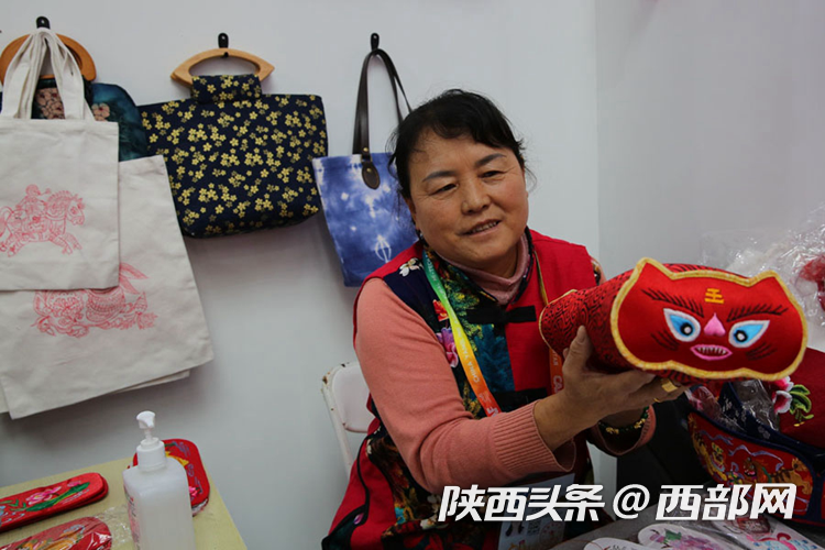 正在上传... a6982326eb9af4c7e902326d814e7d93.png