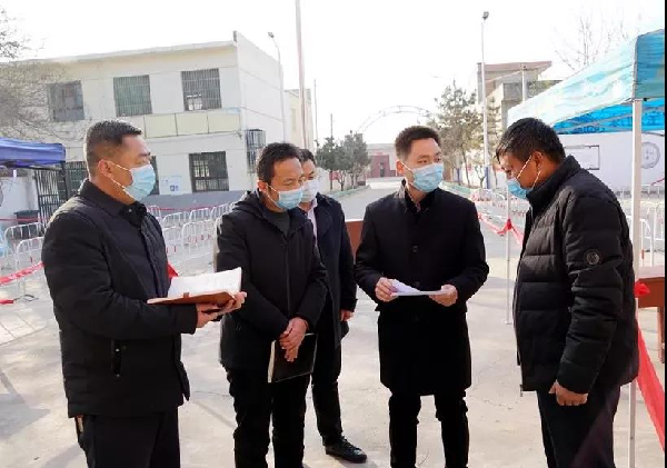 县委副书记,代县长郝瑞耀深入中张镇罗堡村,桥底镇东沟村,沟而上