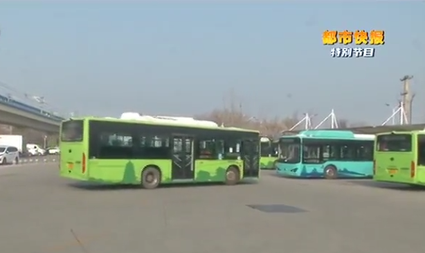 西安公交有序恢复运力 记者体验绿码即可乘车