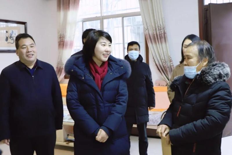 简要介绍全县经济社会发展情况,向他们长期以来对蓝田发展做出的贡献