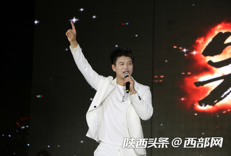 正在上传... ea756b245966b517089eb24dbb4e3a04.png