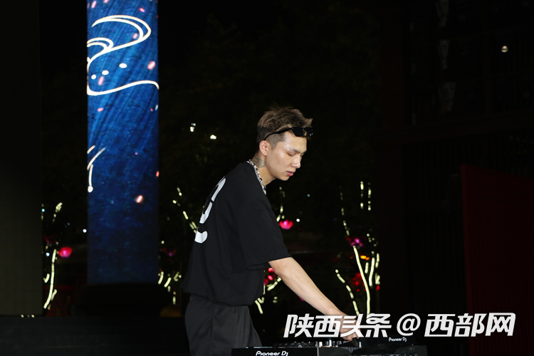 正在上传... fc9ca559f43c70c632c16f18d5b5b329.png