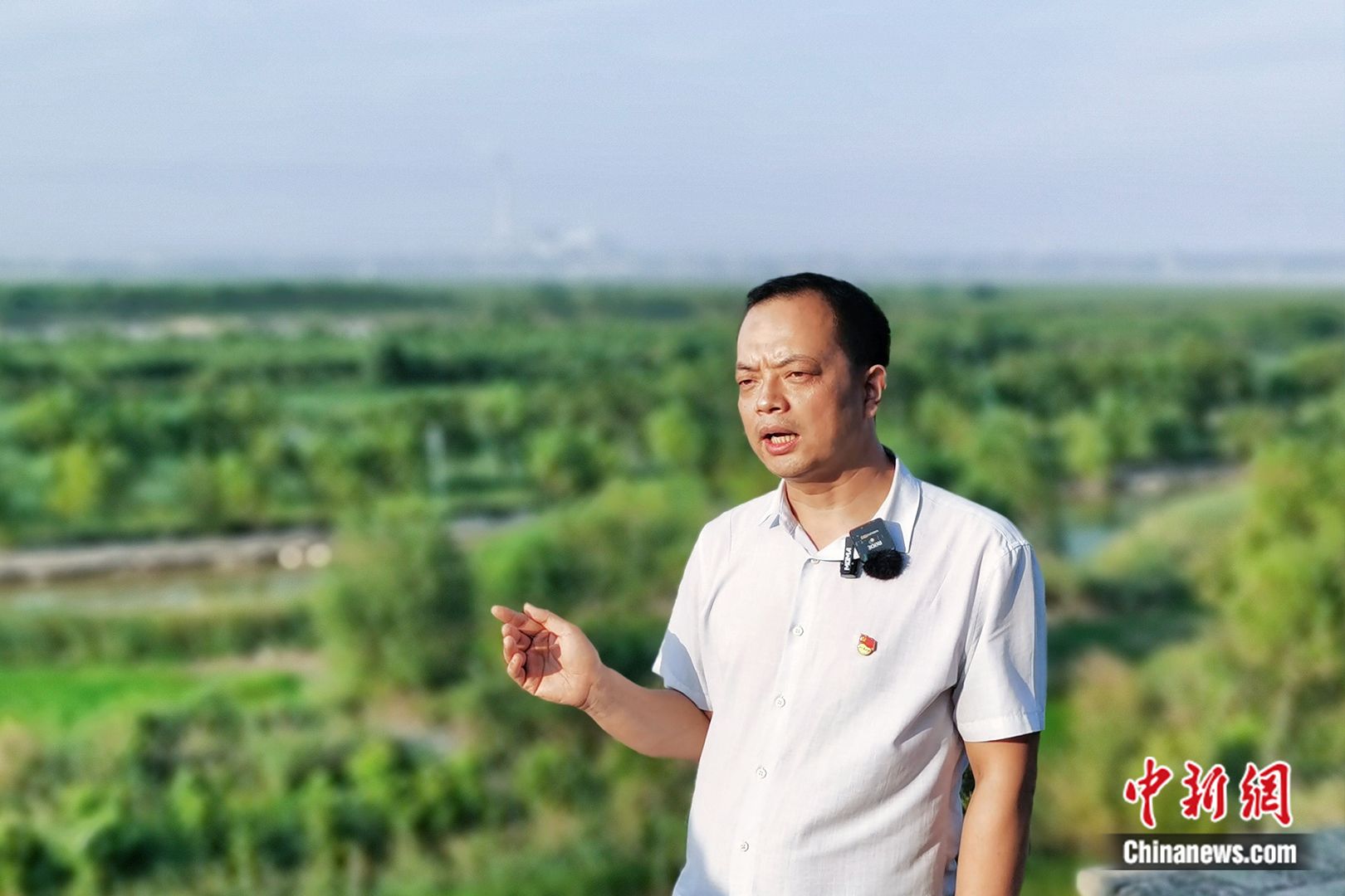 潼关县湿地保护中心主任刘鹏接受采访。黄钰涵 摄