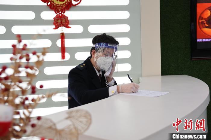 “95后”客运员陈晟昊。 上海团市委供图