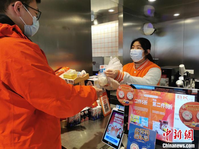 “90后”店长陈翠。 上海团市委供图