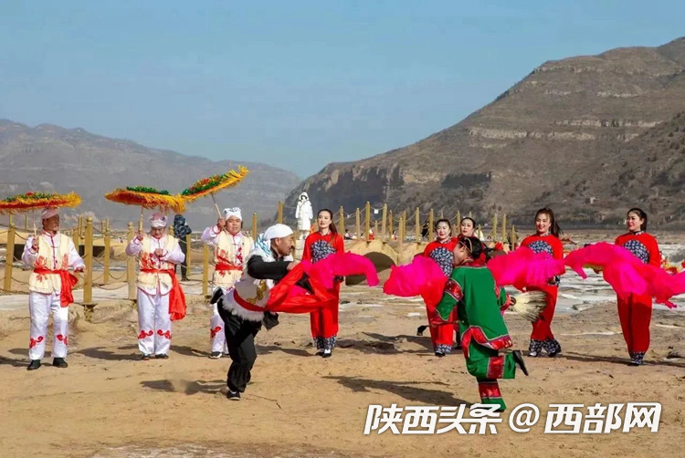 正在上传... b80595bab7cc4e258e59882924101002.png