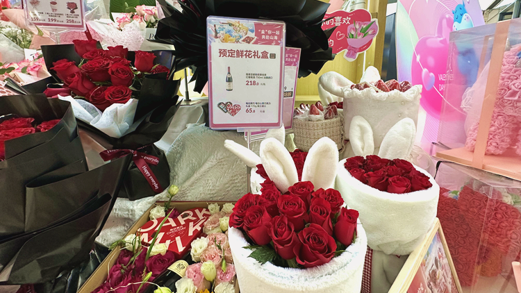 视频丨销购两旺！春节后玫瑰价格翻4倍 花店老板：还要涨
