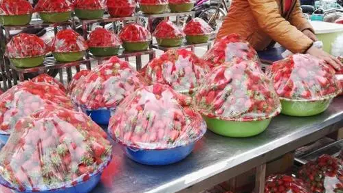 装草莓的塑料盆拿回家后还能重复使用吗