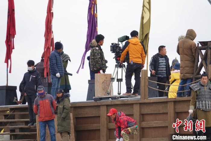 《大秦赋》在乌尔禾区拍摄花絮。 庞博 摄