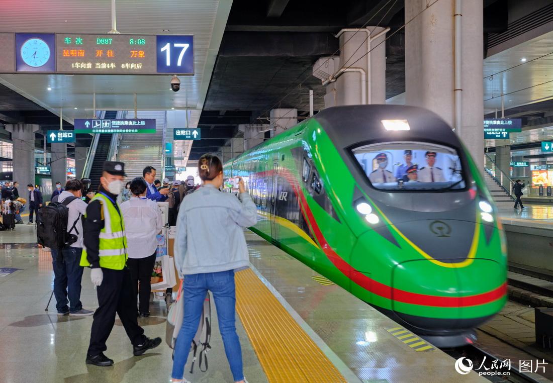 中老铁路开行国际旅客列车【2】