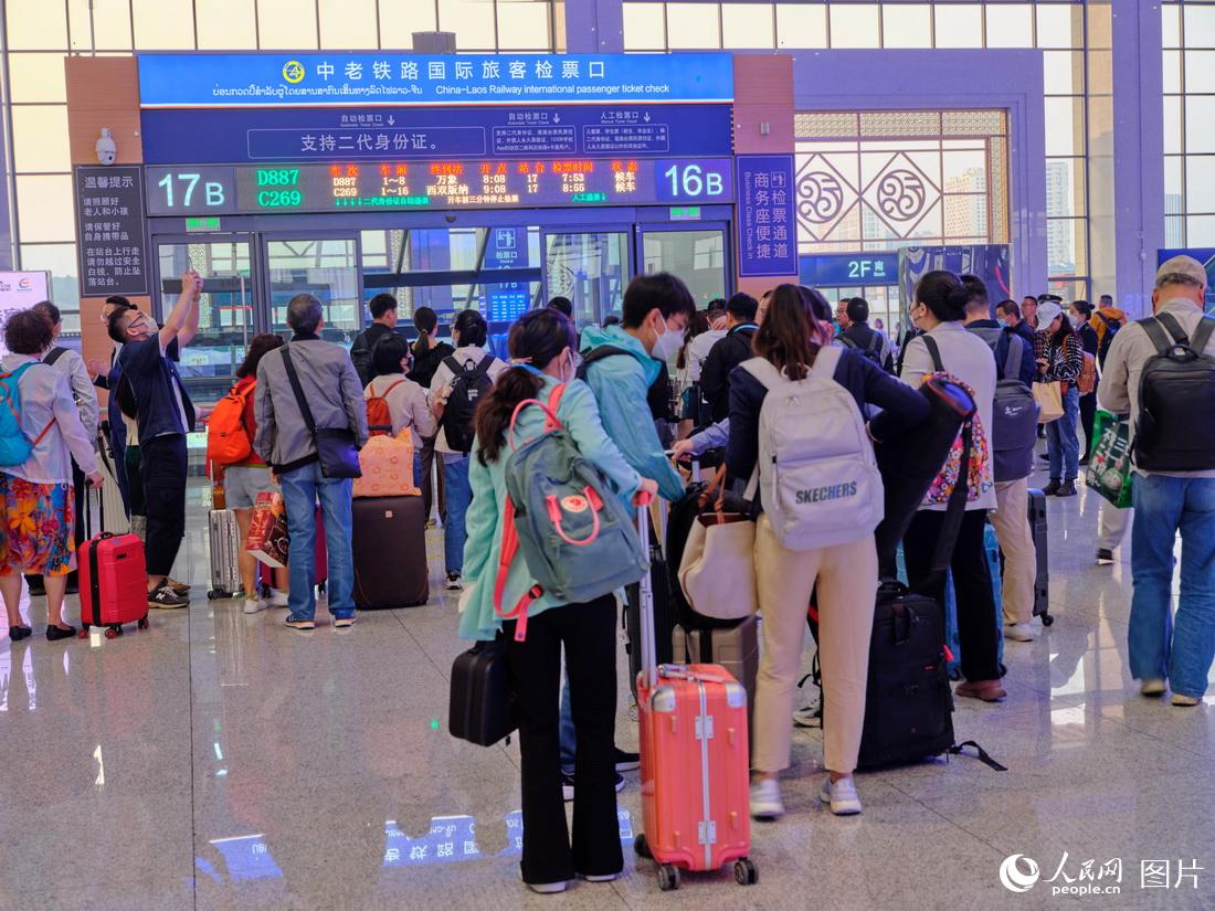 中老铁路开行国际旅客列车【4】