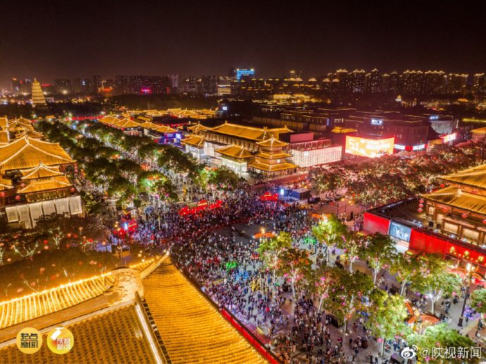 西安假期是啥样?就是→人人人人大唐不夜城人人人人 - 西部网(陕西新闻网)