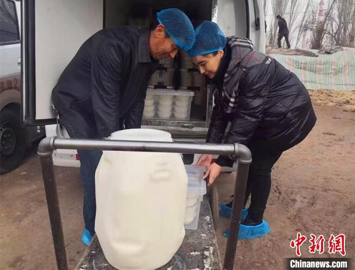 米力姑？它力甫和父亲它力甫？卡尔。 冯佳鑫 摄