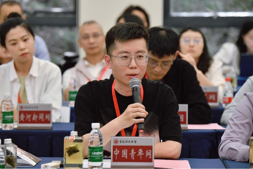 重庆理工大学通稿11：5月23日活动现场（改）(4)(2)2526