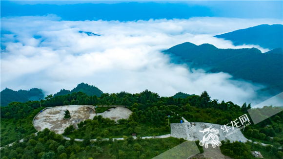可以观云海的阿依林海。华龙网-新重庆客户端 黄欢 摄