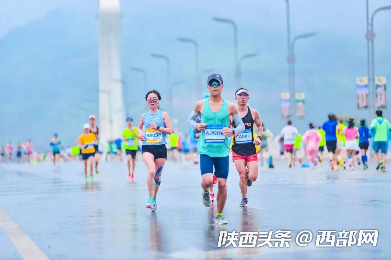 丝路明珠 山水豳风！2023陕西彬州第八届半程马拉松赛开跑(图6)