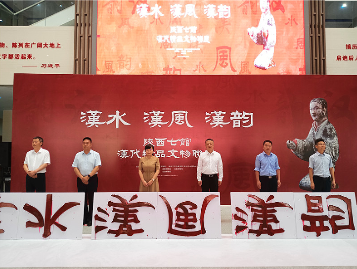 正在上传... 1d878510d3b8184ea55baa0305363caa.png