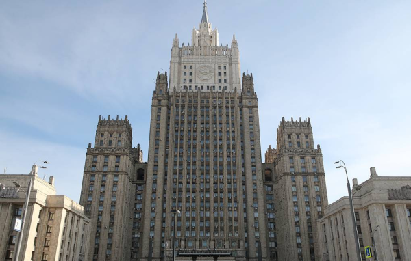 美宣布向乌克兰提供集束弹药，俄外交部回应：“绝望之举”