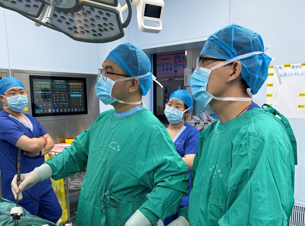 西安交通大学第二附属医院移植外科成功为一例急性化脓性胆囊炎患者实施磁锚定腹腔镜胆囊切除术