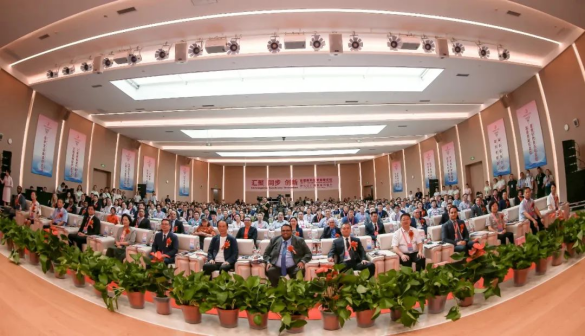 首届国际医学高峰论坛在西安召开
