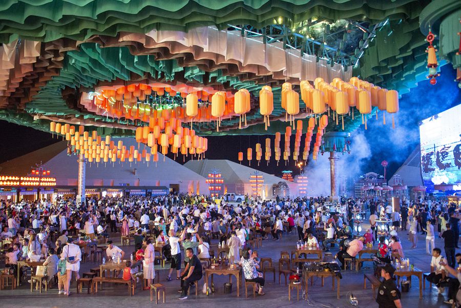 上元市集里的热闹景象。敦煌市委宣传部供图